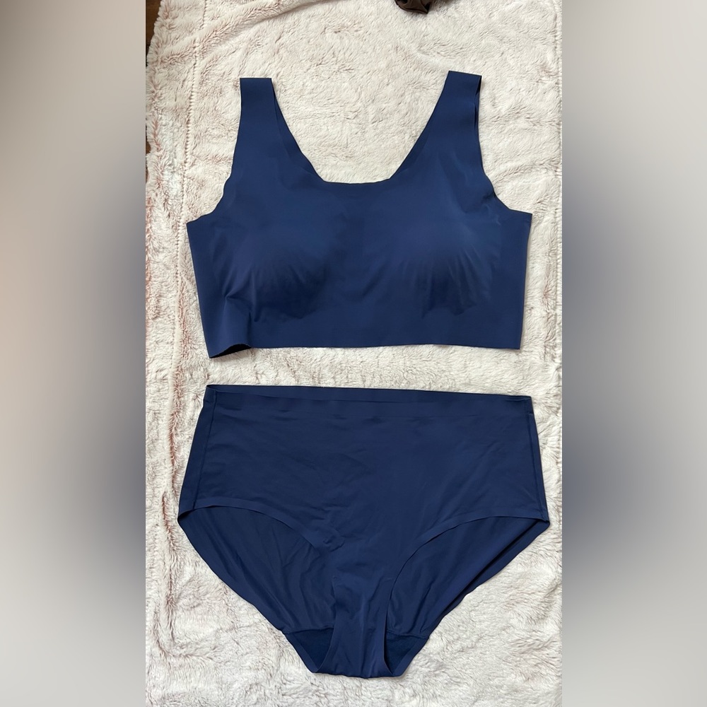 Bali Comfort Revolution bra and panty set size 9/2XL